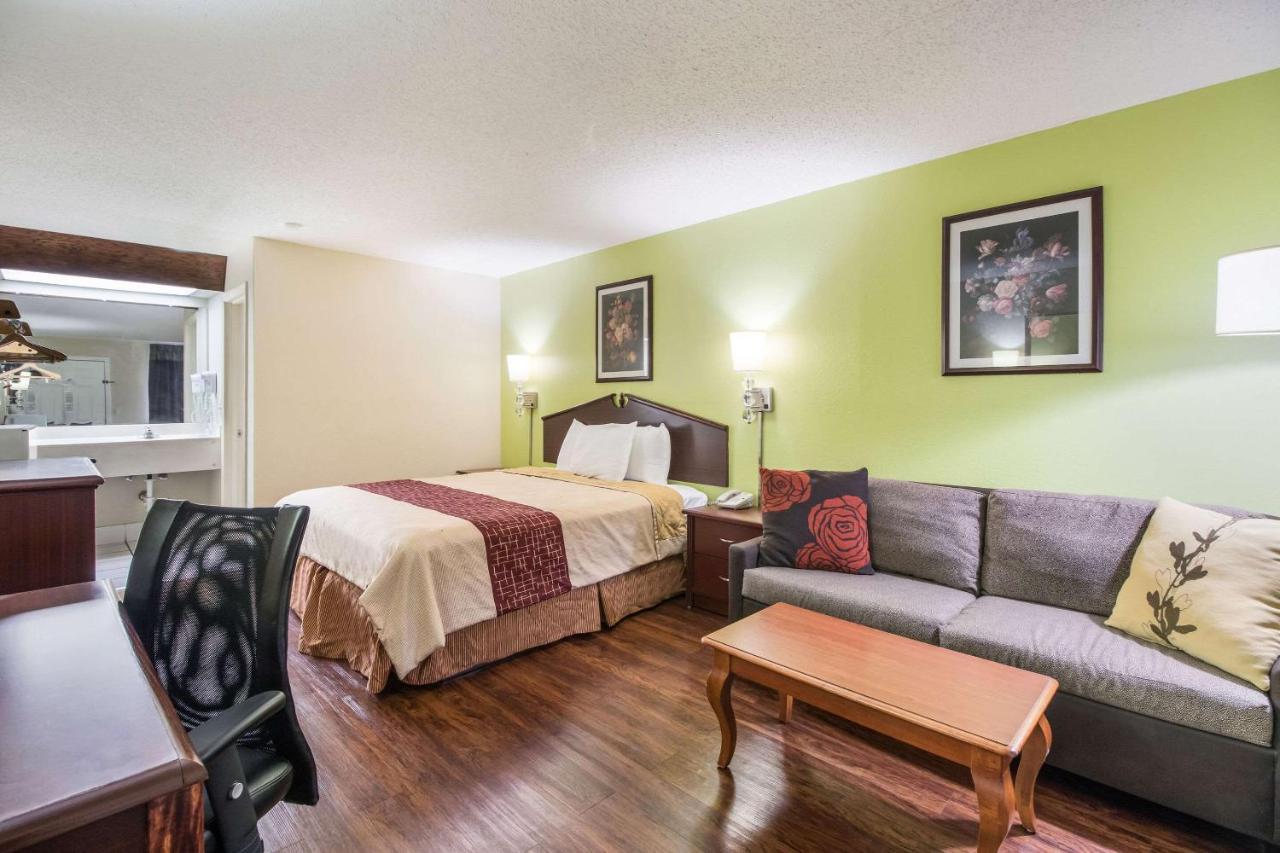 Bolivar Rodeway Inn מראה חיצוני תמונה
