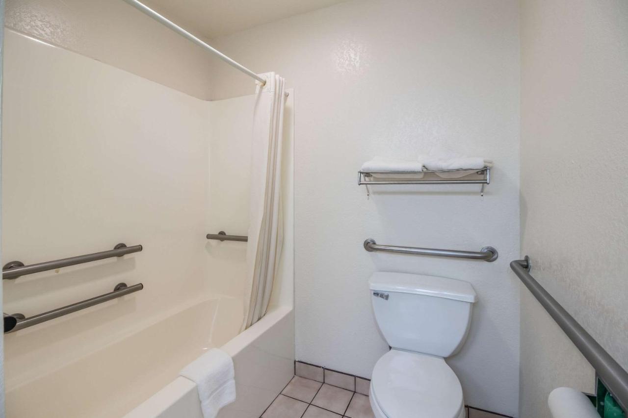 Bolivar Rodeway Inn מראה חיצוני תמונה